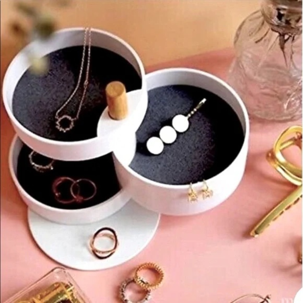 The 2 Bandits 3 Tiered Catchall Tray